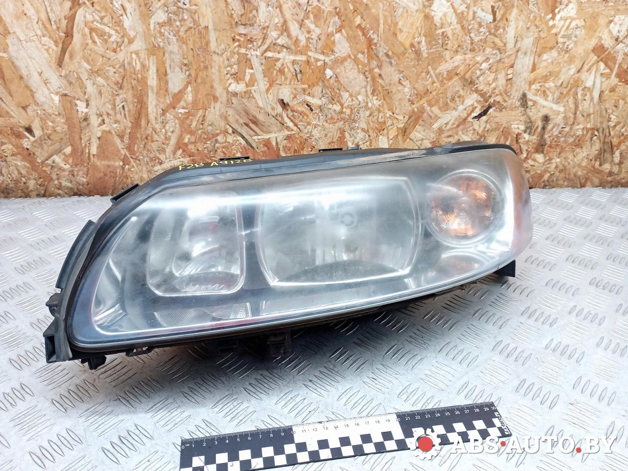 фара левая Volvo XC70 1 поколение 2004, 2.4 л., дизель, АКПП, универсал, 30648208, 89009288 - фото №1