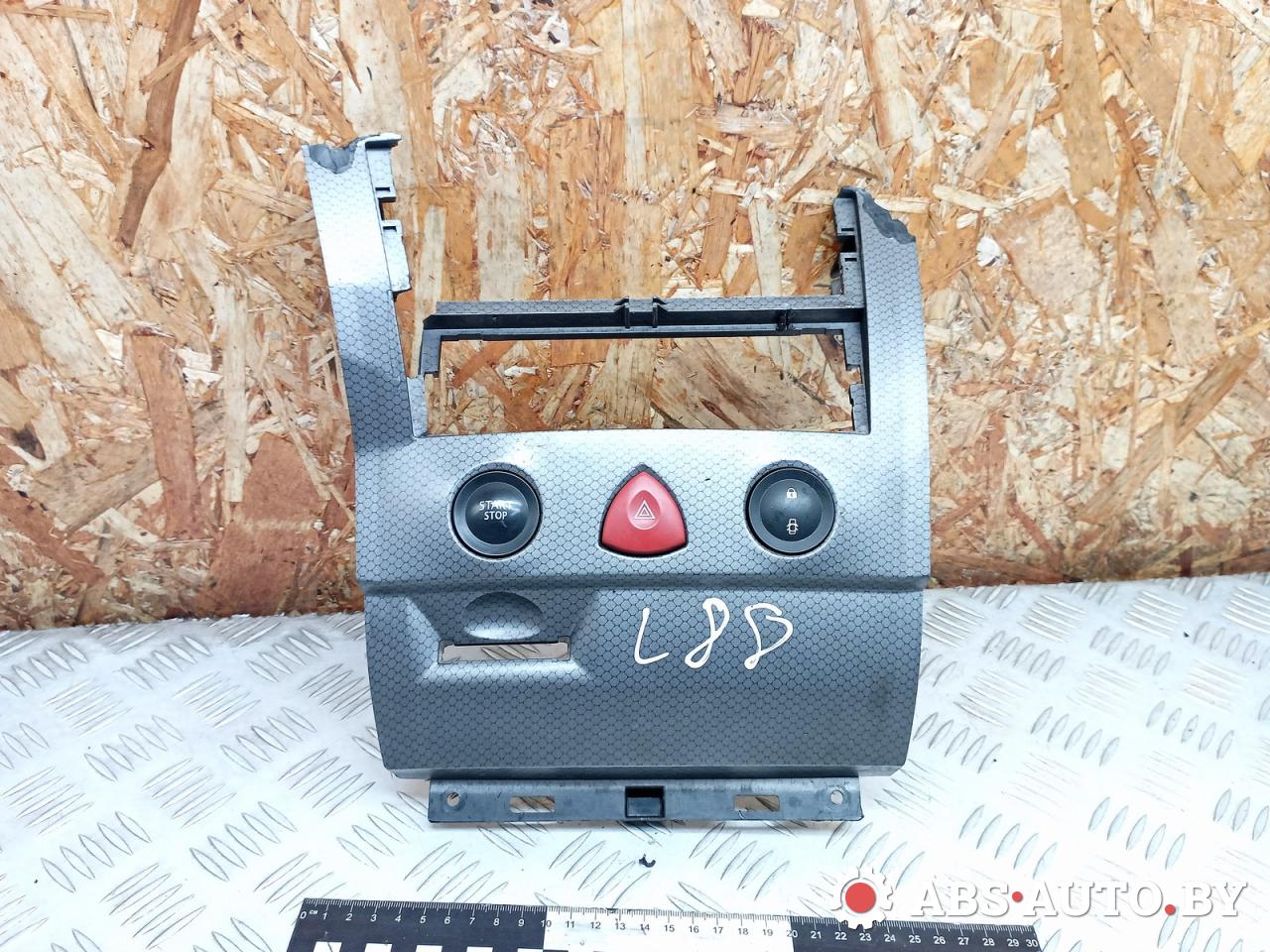 кнопка аварийной сигнализации Renault Megane 2 поколение 2005, 1.9 л., дизель, МКПП, универсал, 8200095493, 8200109723, 8200107808, 88040001, 88040002, 88040003, 8200082278, S118541001, 8200178630 - фото №1