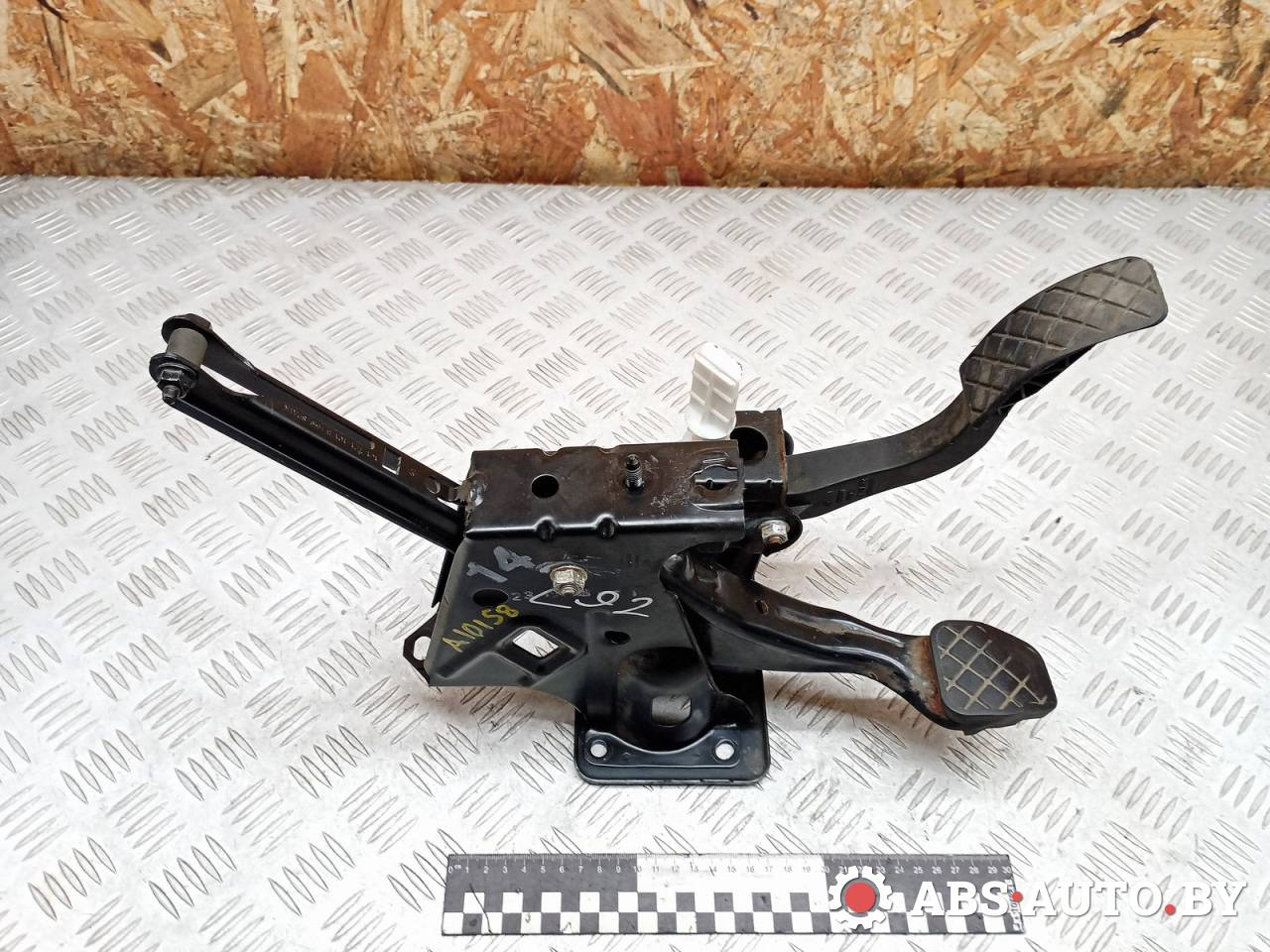 узел педальный (блок педалей) Volkswagen Bora 1 поколение 2004, 1.6 л., бензин, МКПП, седан, 1J1721130B, 1J1721651A, 1J1721511C, 1J1721111C, 1J1721101B, 3A1721871 - фото №1