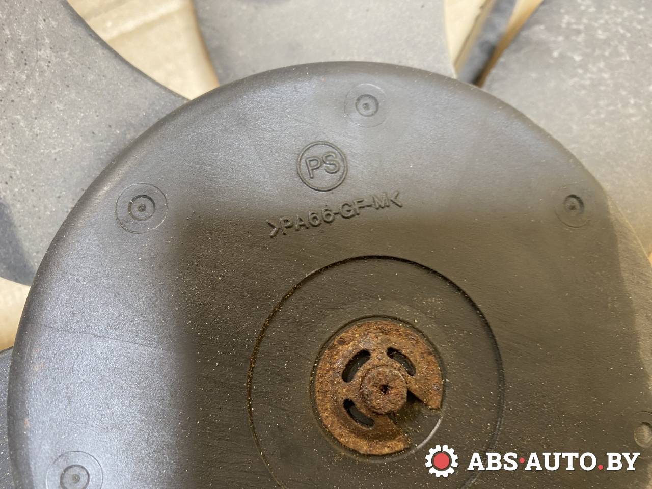 вентилятор радиатора Kia Shuma 1 поколение 2000, бензин, 0K2A115025B - фото №1