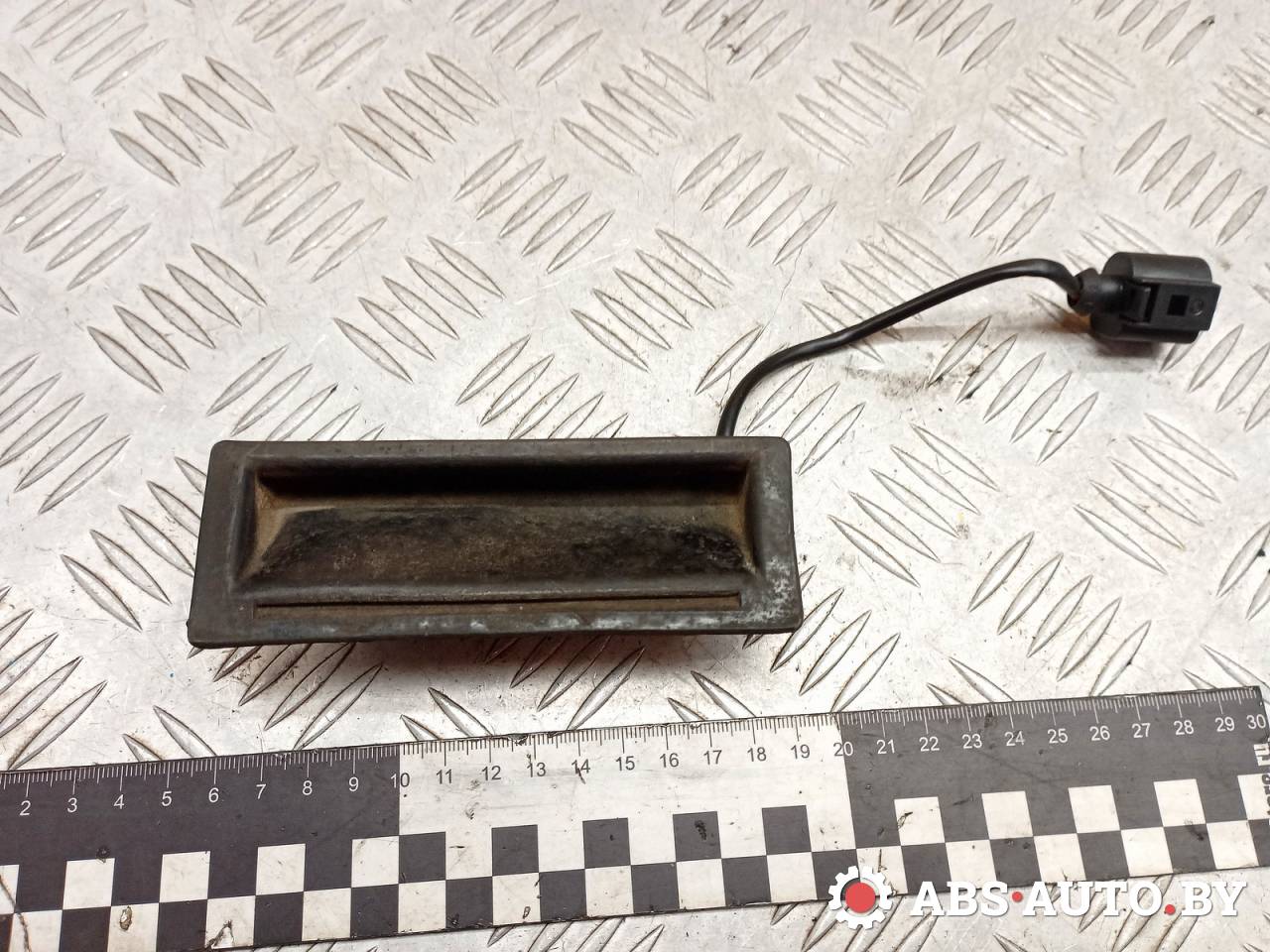 ручка крышки багажника Volkswagen Bora 1 поколение 2004, 1.6 л., бензин, МКПП, седан - фото №1