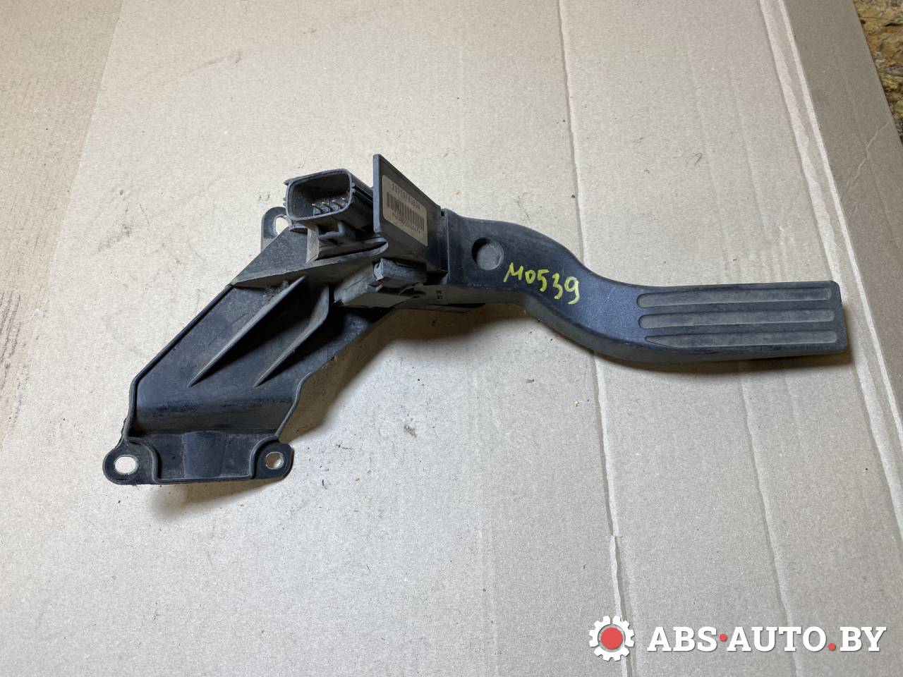 педаль Ford Mondeo 3 поколение 2000, 2S719F836DA, 425900000447 - фото №1