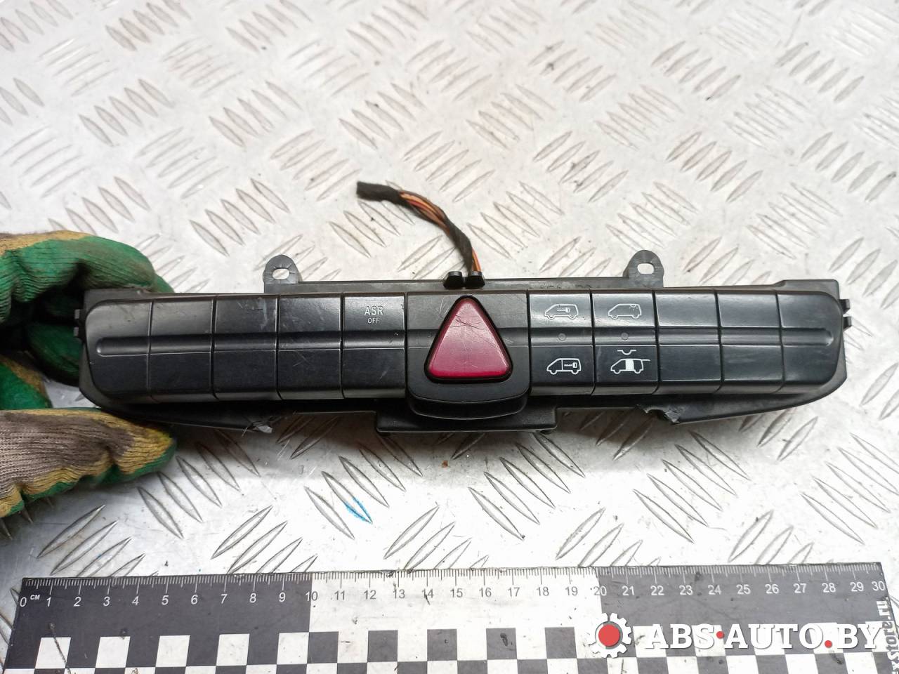 кнопка аварийной сигнализации Mercedes-Benz Vito W639 2010, 2.2 л., дизель, МКПП, 6395454407, 3311010200 - фото №1