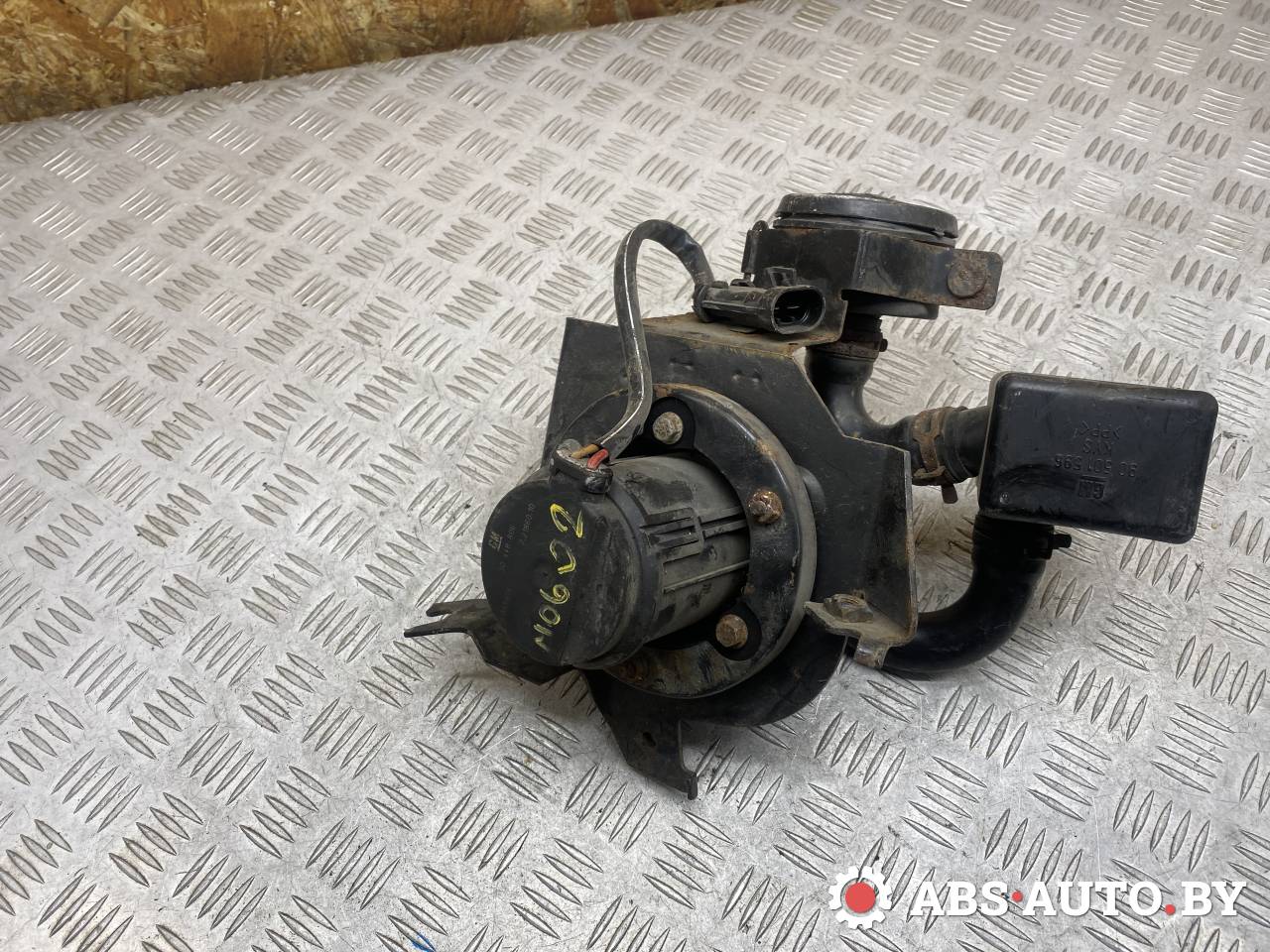 насос воздушный Opel Omega B 1996, 2.0 л., бензин, 90448806, 72186010, 95T35, 90501596 - фото №1