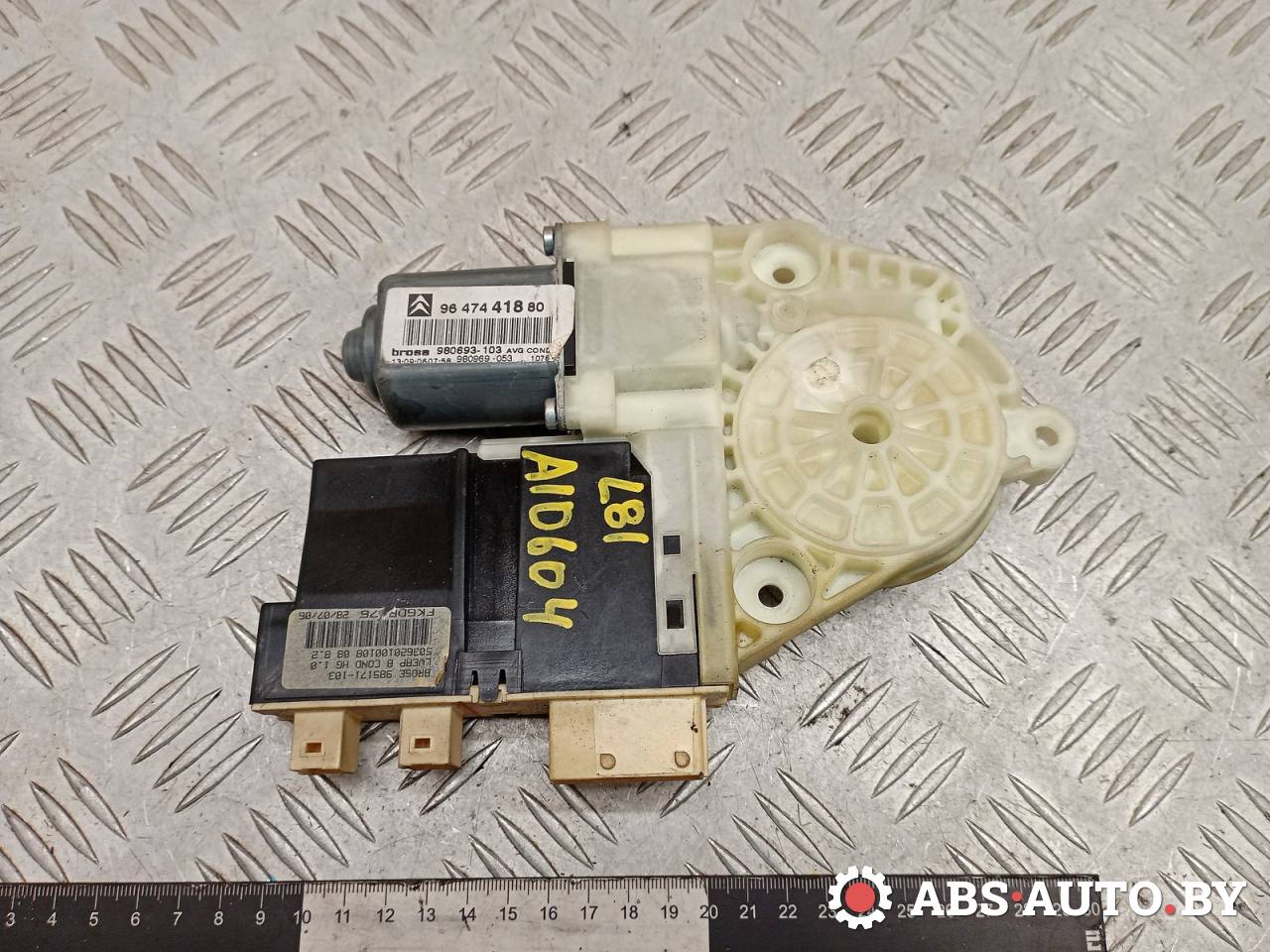 моторчик стеклоподъемника передний левый Citroen C4 1 поколение 2006, 1.6 л., бензин, 9647441880, 980693103, 984941100, 7746005200, 985171103 - фото №1