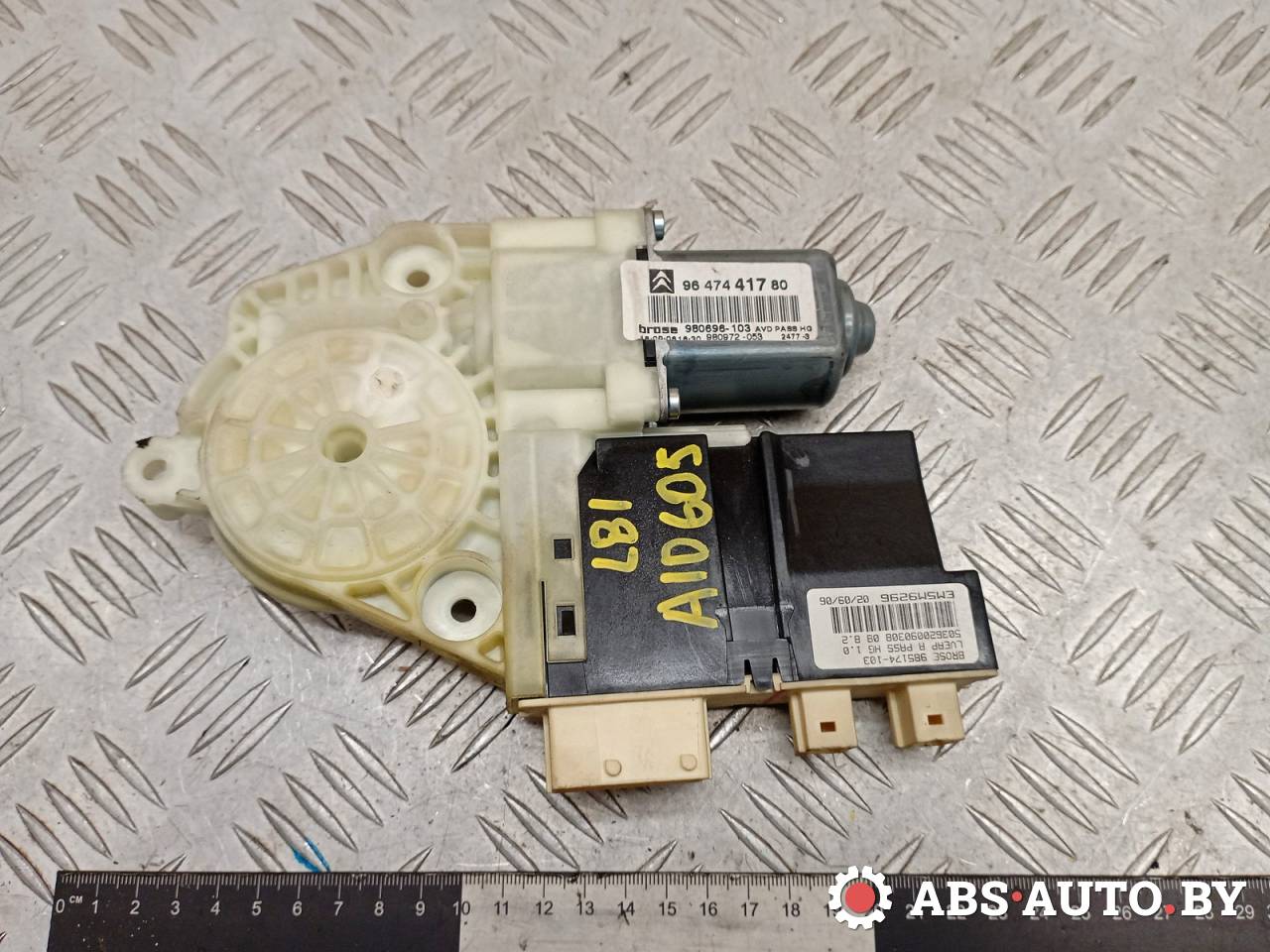 моторчик стеклоподъемника передний правый Citroen C4 1 поколение 2006, 1.6 л., бензин, 9647441780, 980696103, 984940100, 7746005100, 985174103 - фото №1