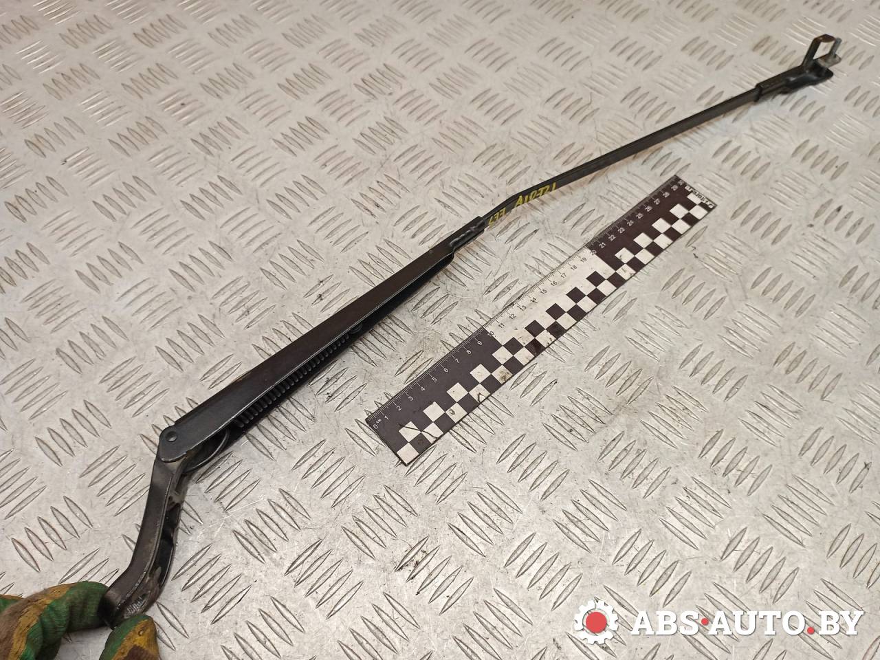 щеткодержатель (поводок стеклоочистителя, дворник) Peugeot 407 1 поколение 2006, 2.0 л., дизель, АКПП, универсал - фото №1