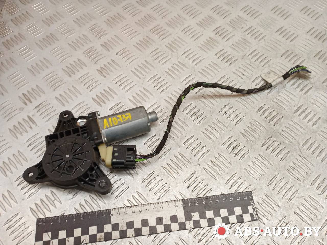 моторчик стеклоподъемника передний правый Mercedes-Benz Vito W639 2010, 2.2 л., дизель, МКПП, 0130821940 - фото №1