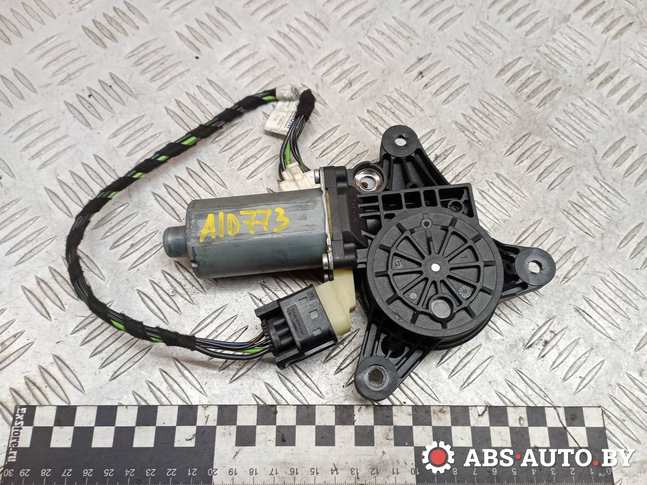 моторчик стеклоподъемника передний левый Mercedes-Benz Vito W639 2006, 2.2 л., дизель, МКПП, правый руль, 0130821941 - фото №1