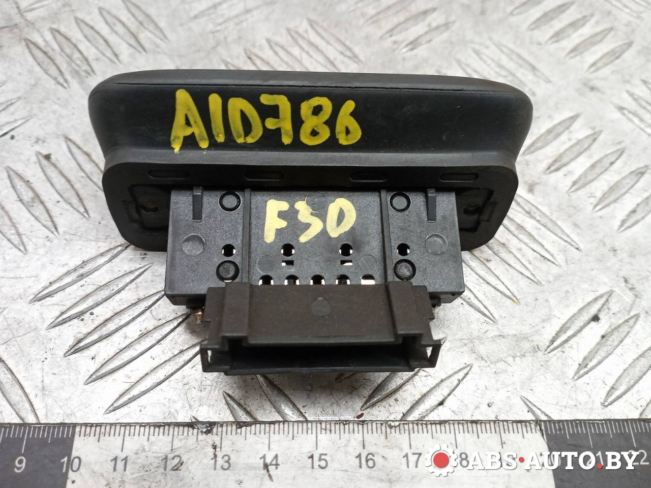 выключатель концевой (концевик) Mercedes-Benz Vito W639 2006, 2.2 л., дизель, МКПП, правый руль, 6398200654, 260001101 - фото №1