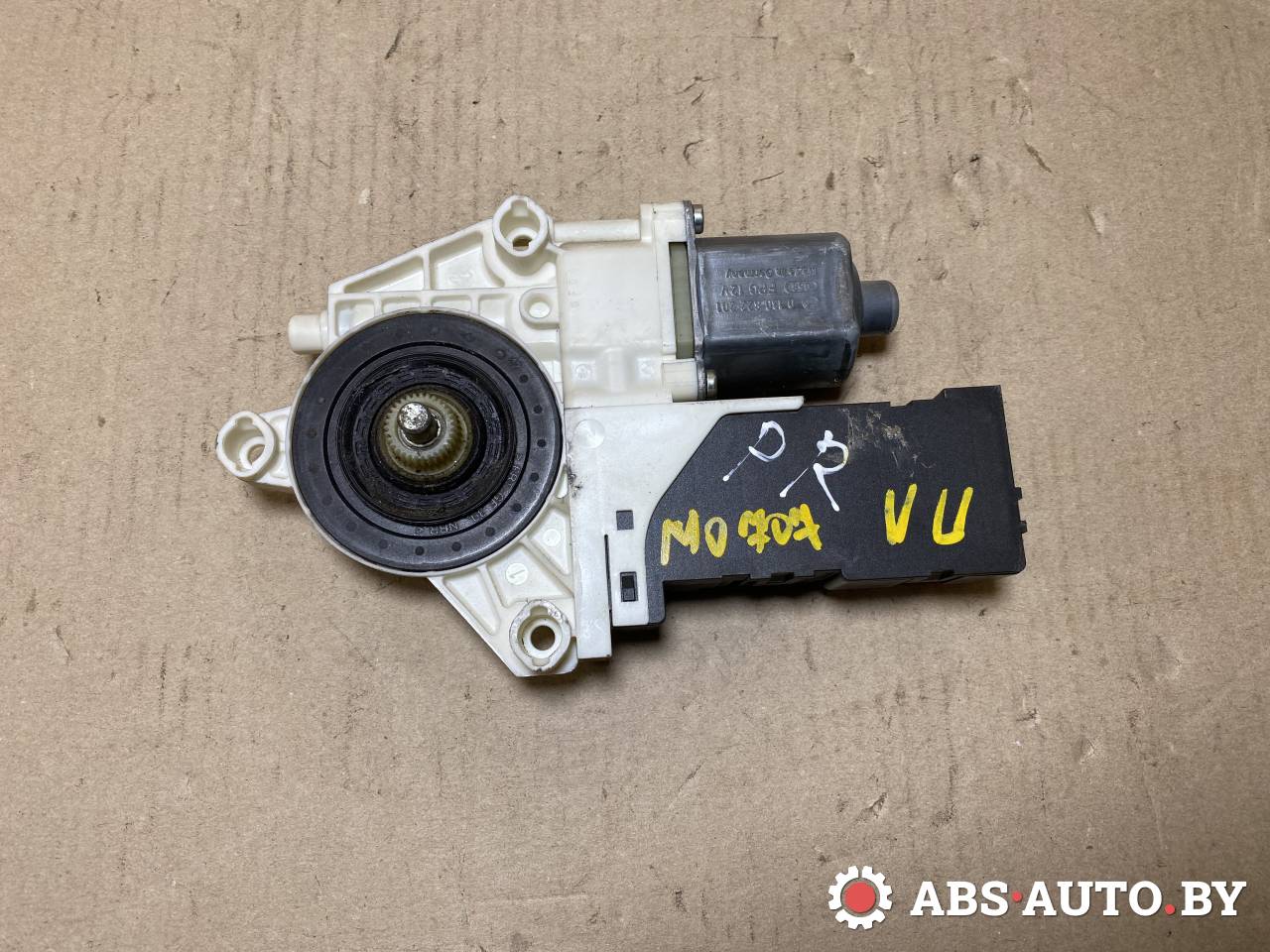 моторчик стеклоподъемника передний правый Peugeot 407 1 поколение 2006, 2.0 л., дизель, МКПП, седан, 0130822201, 994651102, 1137328127 - фото №1