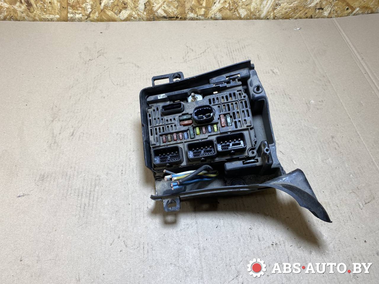 блок предохранителей Peugeot 407 1 поколение 2006, 2.0 л., дизель, МКПП, седан, 9656086180, S118983002J - фото №1