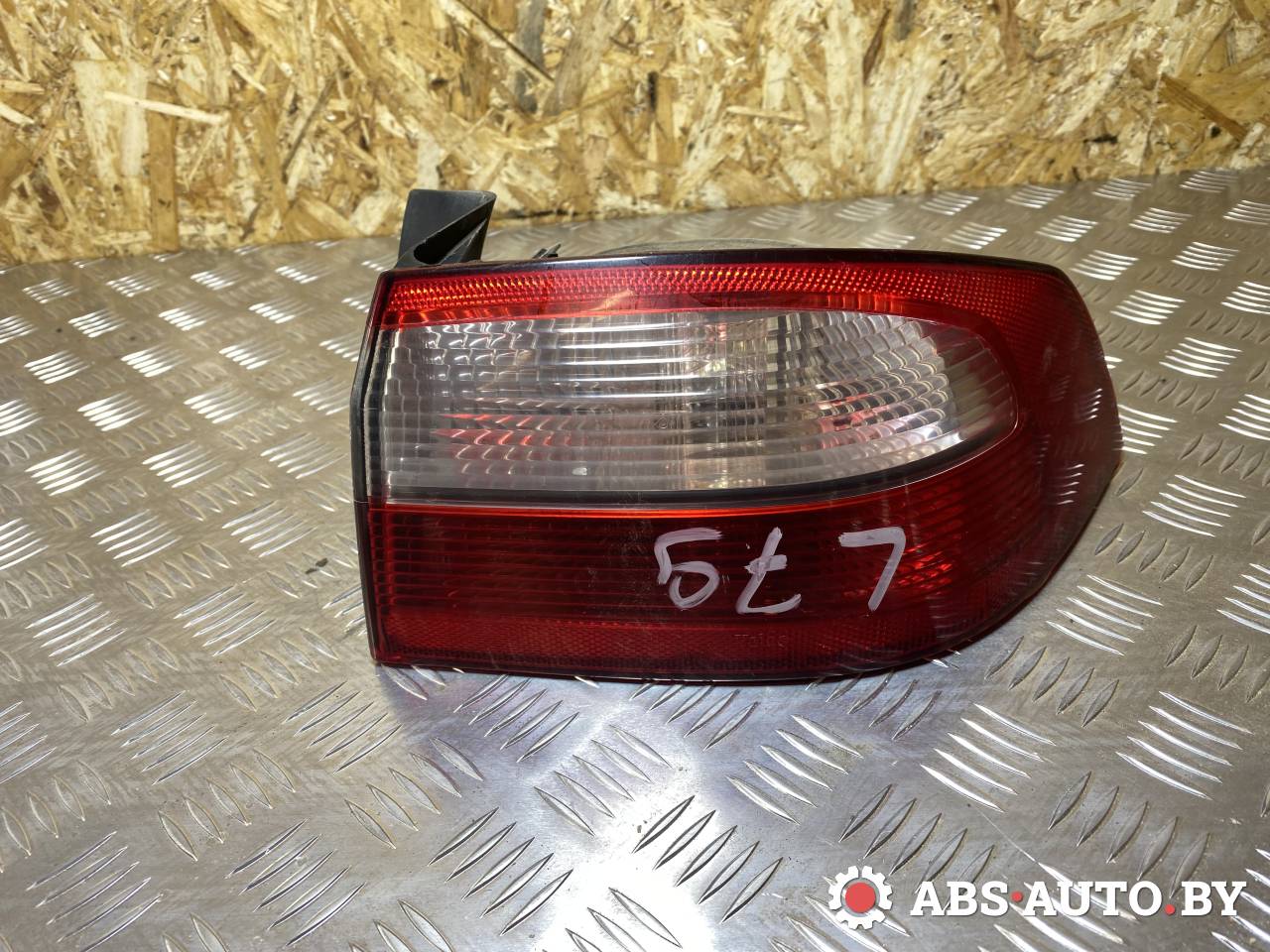 фонарь задний правый Renault Laguna 2 поколение 2005, 1.8 л., бензин, МКПП, хетчбэк 5 дв., передний привод, 8200002474 - фото №1