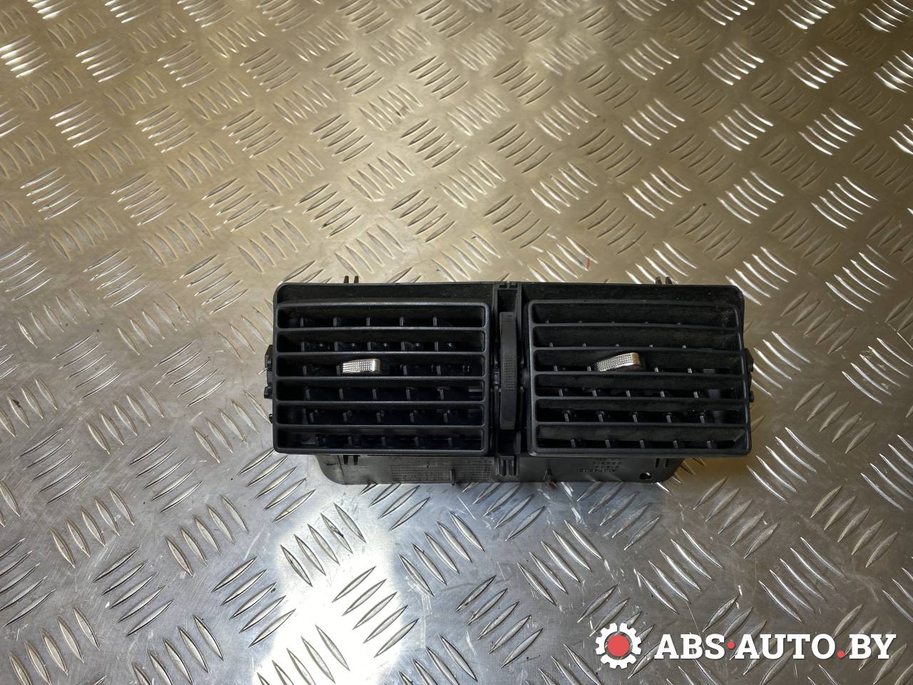 дефлектор обдува салона Peugeot 307 1 поколение 2003, 1.6 л., бензин, МКПП, хетчбэк 3 дв., 9634511177, A1079302 - фото №1