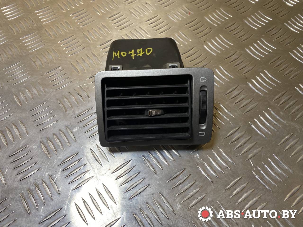 дефлектор обдува салона Peugeot 307 1 поколение 2003, 1.6 л., бензин, МКПП, хетчбэк 3 дв., 9634498977 - фото №1