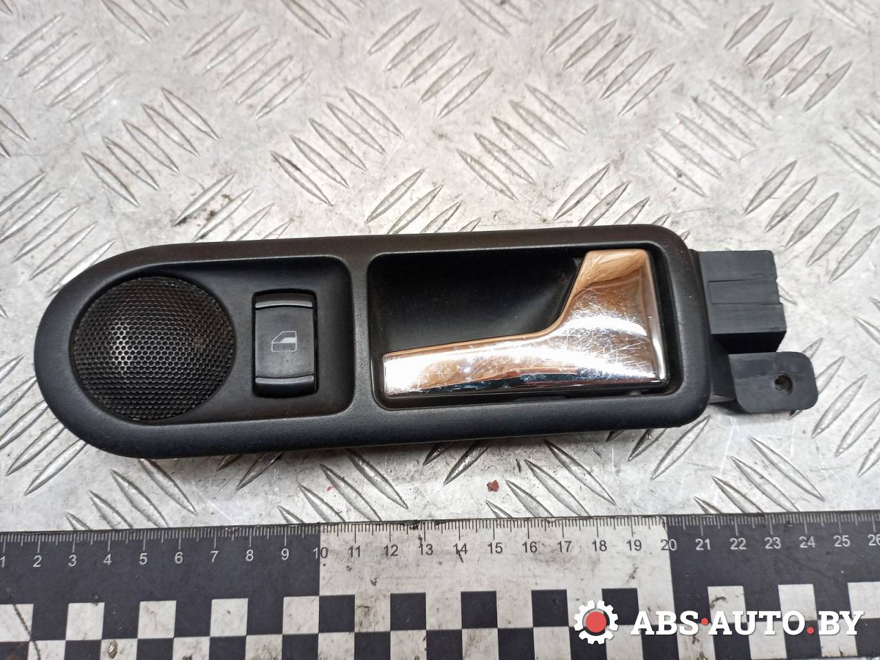 ручка внутренняя задняя правая Volkswagen Bora 1 поколение 2004, 1.6 л., бензин, МКПП, седан, 3B0839114 - фото №1