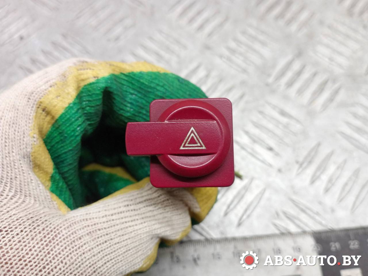 кнопка аварийной сигнализации Citroen C4 1 поколение 2006, 1.6 л., бензин, 60519, 96480877KR - фото №1