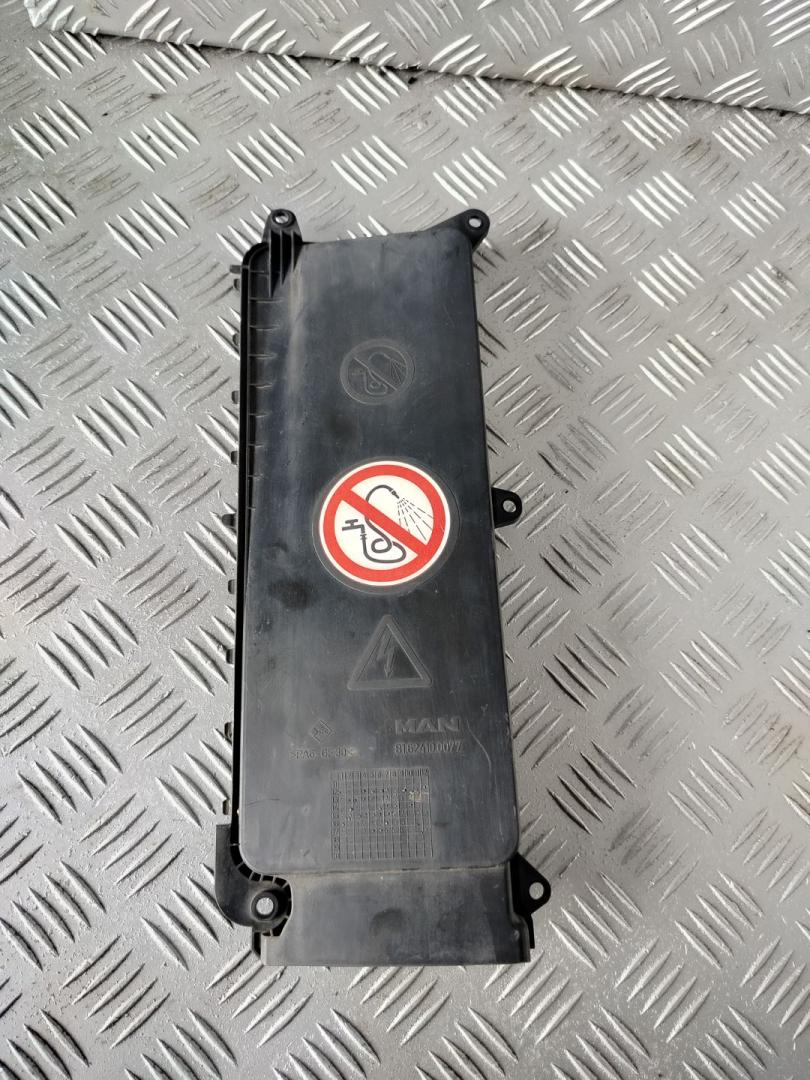 крышка блока предохранителей MAN TGX 1 поколение 2018, 12.4 л., D 2676 LF 52, дизель, АКПП, белый, правый руль, 81624100077, 81624100076, 81624100072 - фото №1