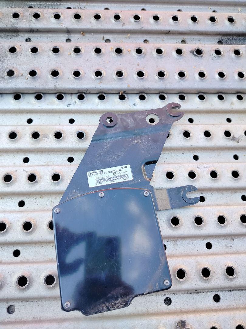 Преобразователь напряжения MAN TGX 1 поколение 2018, 12.4 л., D 2676 LF 52, дизель, АКПП, белый, правый руль, 81259070348 - фото №1