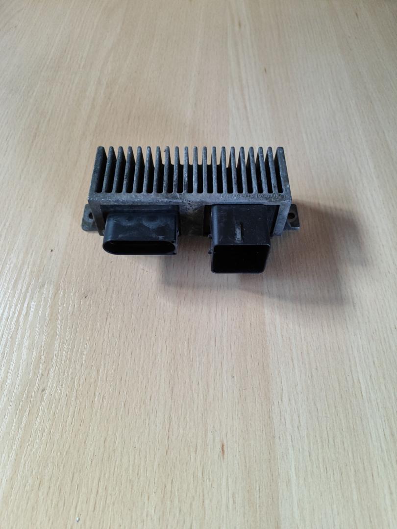 реле накала свечей Renault Scenic 3 поколение 2011, 1.6 л., R9M 402, дизель, минивэн, 8200558438A - фото №1