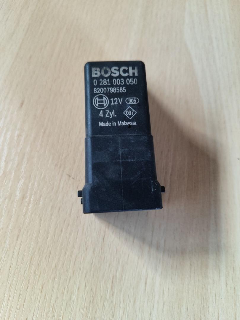 реле накала свечей Renault Scenic 3 поколение 2011, 1.6 л., R9M 402, дизель, минивэн, 0281003050 - фото №1