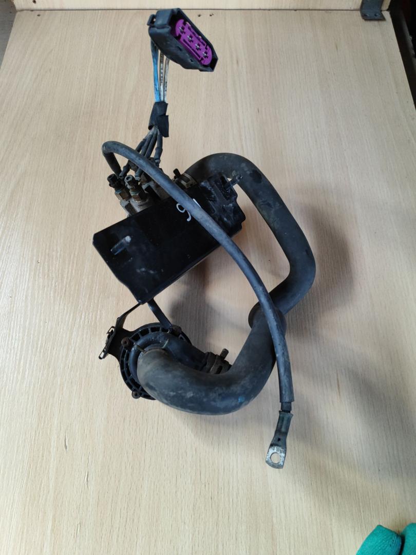 подогреватель охлаждающей жидкости Renault Scenic 3 поколение 2011, 1.6 л., R9M 402, дизель, минивэн - фото №1