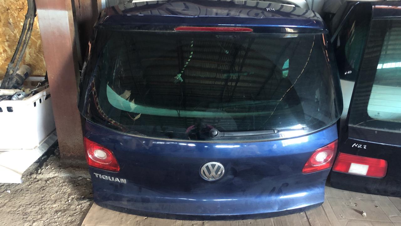 крышка багажника (дверь 3-5) Volkswagen Tiguan 1 поколение (2007 - 2011), 2.0 л., CBAB, дизель, МКПП, внедорожник 5 дв. - фото №1