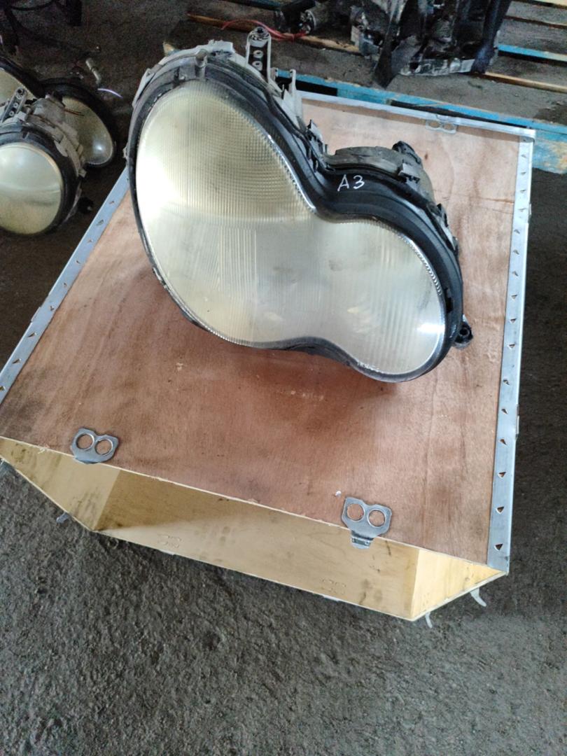 фара правая Mercedes-Benz C-Класс W203/S203/CL203 (2000 - 2004) - фото №1