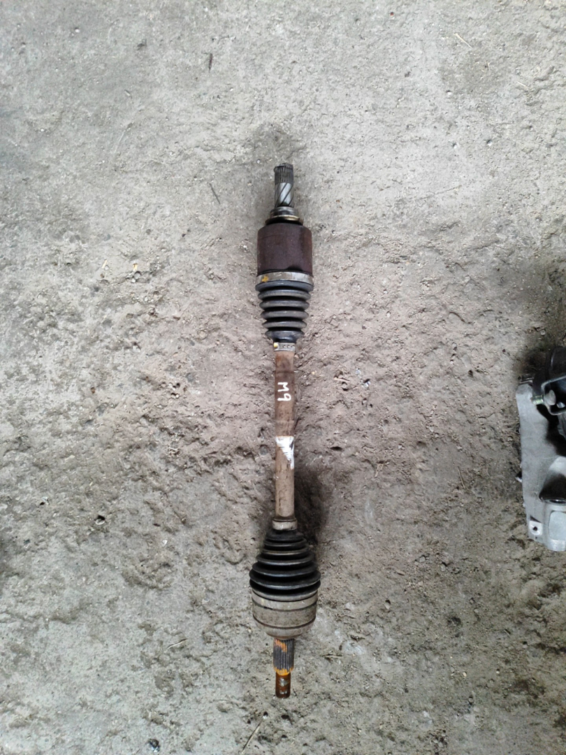 полуось передняя левая (приводной вал, ШРУС) Renault Scenic 3 поколение 2009, 1.5 л., K9K 836, дизель, 6МКПП, хетчбэк 5 дв., передний привод - фото №1