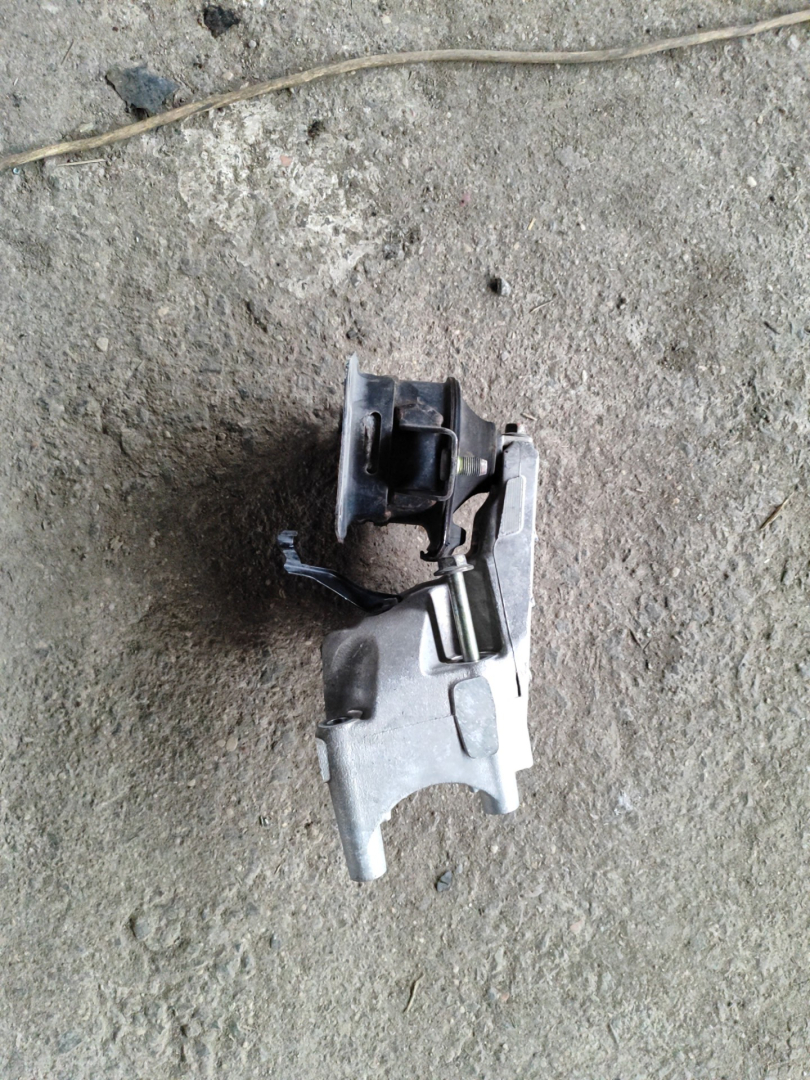 подушка крепления двигателя Honda Accord 7 поколение 2005, 2.0 л., K20Z2, бензин, МКПП - фото №1