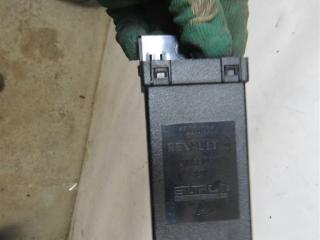 блок управления стеклоподъемниками Renault Safrane 1 поколение [рестайлинг] 1997, 2.0 л., N7Q 710, бензин, МКПП, хетчбэк 5 дв., передний привод, 7700411324