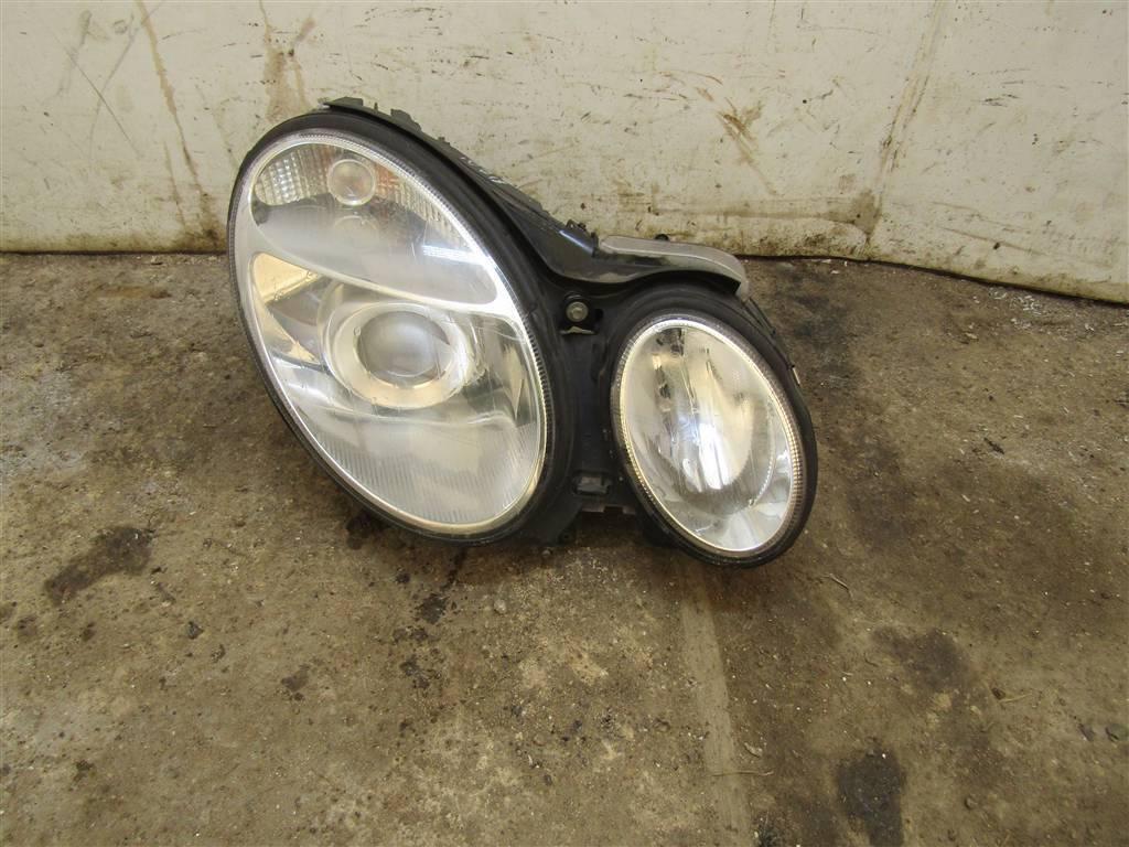 фара правая Mercedes-Benz E-Класс W211/S211 2004, 3.2 л., OM 648.961, дизель, АКПП, черный, универсал, задний привод, 5DV00829000, A0038206026 - фото №1