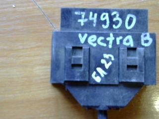 блок предохранителей Opel Vectra B 1997, 1.6 л., X 16 XEL, бензин, МКПП, серебро, седан, передний привод