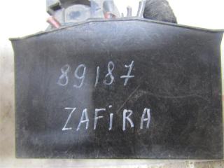 блок предохранителей Opel Zafira 1 поколение (A) [рестайлинг] 2004, 2.0 л., Y 20 DTH, дизель, МКПП, серебро, передний привод, 09131668