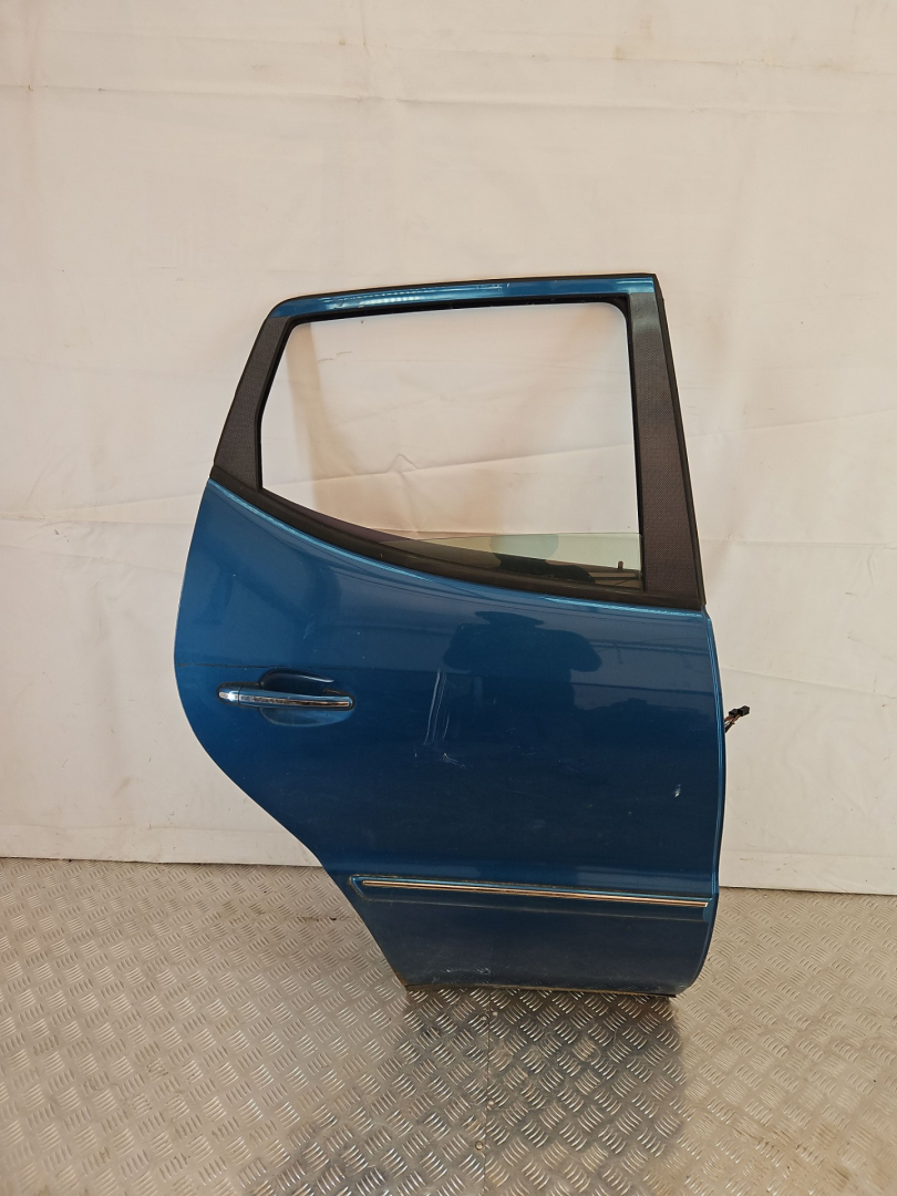 дверь задняя правая Mercedes-Benz A-Класс W168 2001, 1.6 л., M 166.960, бензин, АКПП, синий, минивэн, передний привод - фото №1