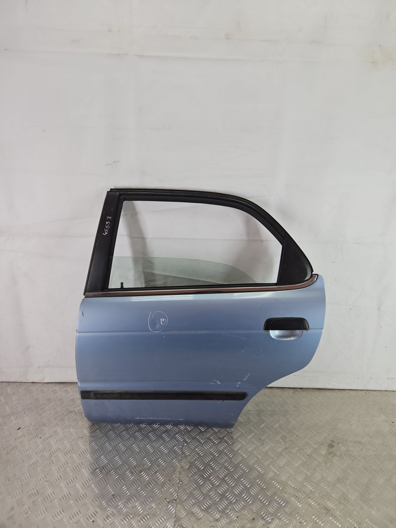 дверь задняя левая Suzuki Baleno 1 поколение 1998, 1.6 л., G16B, бензин, МКПП, голубой, универсал, передний привод - фото №1