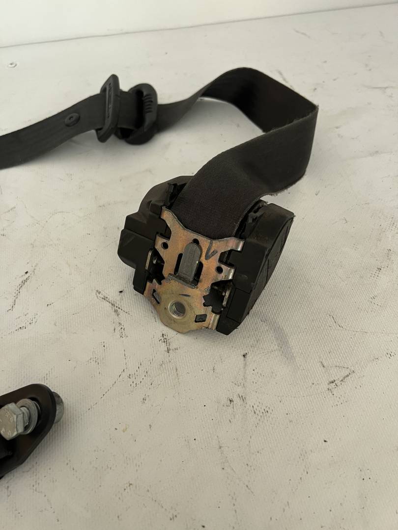 ремень безопасности IVECO Daily 3 поколение 50с14 2006, 3.0 л., F1CE0481A, дизель, 6МКПП, желтый, микроавтобус, задний привод - фото №1