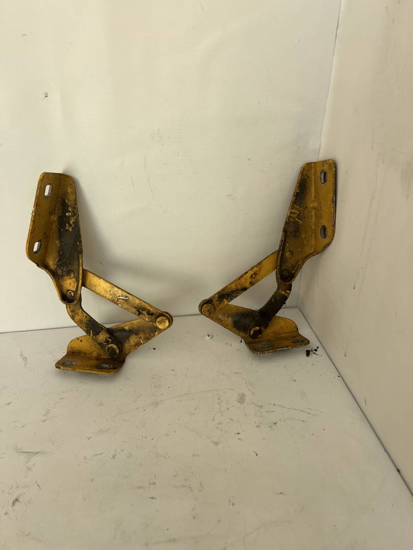 петля капота левая IVECO Daily 3 поколение 50с14 2006, 3.0 л., F1CE0481A, дизель, 6МКПП, желтый, микроавтобус, задний привод, 99489710, 504058771 - фото №1