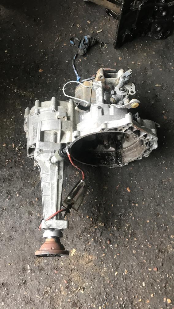 КПП механическая (МКПП) Volkswagen Transporter T4 1995, 2.4 л., дизель - фото №1