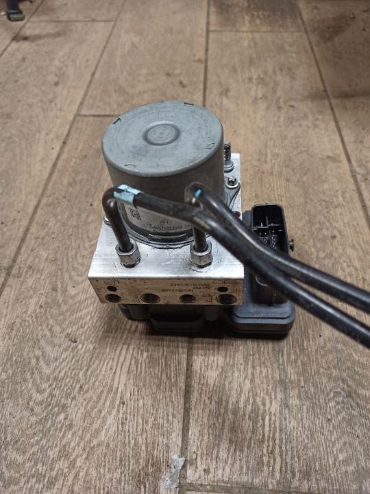 блок ABS Chrysler 200 2 поколение 2015, 2.0 л., бензин, АКПП, 68232470AB - фото №1