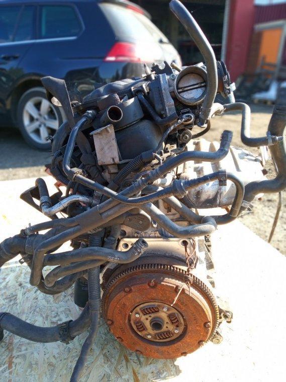 двигатель SEAT Toledo 2 поколение 2003, 1.6 л., бензин, седан, AKL - фото №1