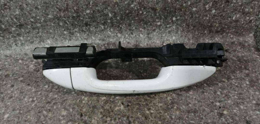 ручка наружная Toyota RAV4 4 поколение (CA40) 2014 - фото №1