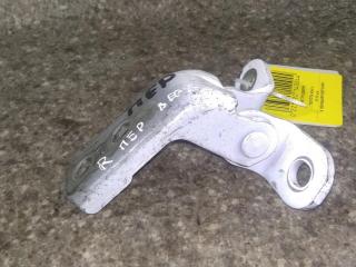 петля двери Toyota RAV4 4 поколение (CA40) 2014