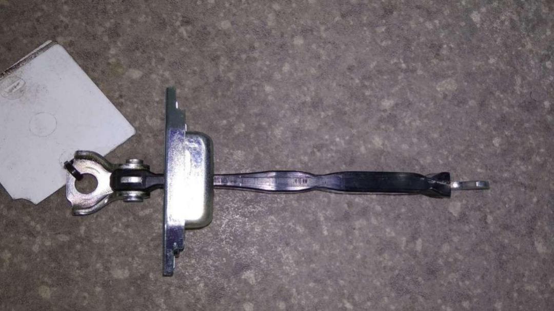 ограничитель открывания двери Toyota RAV4 4 поколение (CA40) 2014 - фото №1