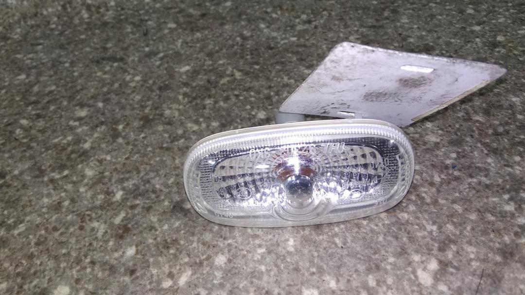 повторитель поворота на крыле Hyundai Santa Fe 2 поколение (CM) 2008 - фото №1