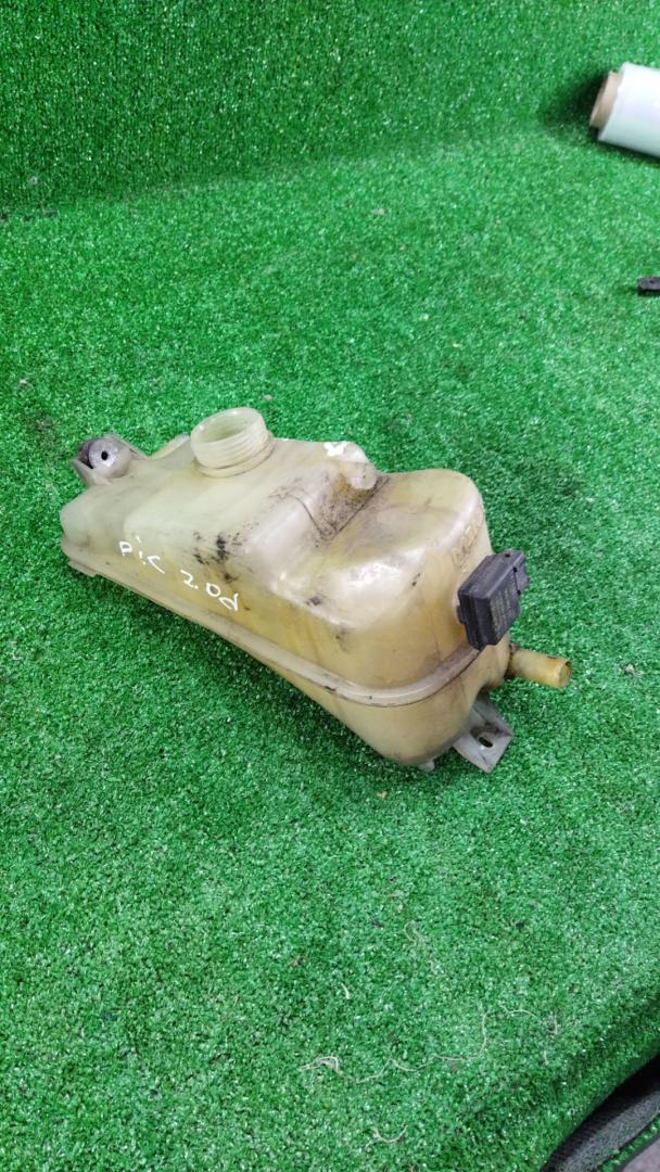 бачок расширительный Citroen Xsara Picasso 1 поколение 2002, 2.0 л., RHY (DW10TD), дизель, МКПП, минивэн, передний привод - фото №1