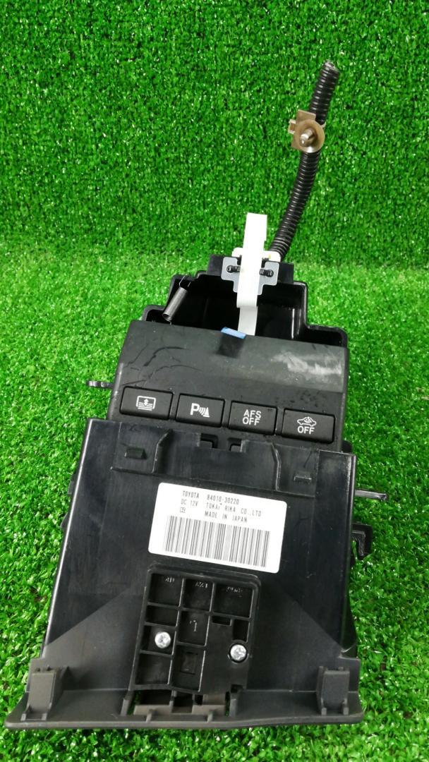 кнопка (выключатель) Lexus GS 3 поколение 2006, 3.0 л., бензин, АКПП, задний привод, 8401030220 - фото №1