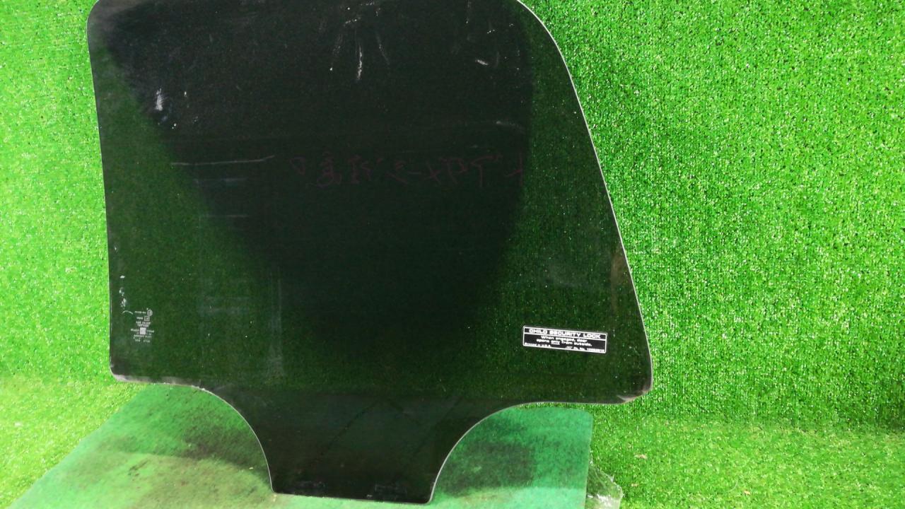 стекло двери задней правой GMC Yukon 2 поколение 2003, 6.0 л., бензин, АКПП, белый, внедорожник 5 дв. - фото №1