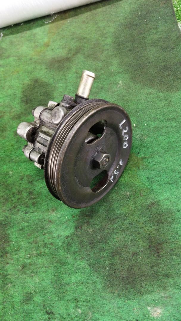 насос гидроусилителя руля Mitsubishi L200 3 поколение 2003, 2.5 л., TDi, дизель, 4527A273, MR374897 - фото №1