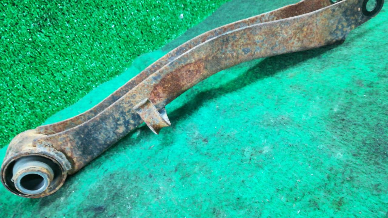 рычаг задний правый Subaru Forester 3 поколение (SH) 2010, 2.5 л., EJ253, бензин, АКПП, голубой, хетчбэк 5 дв., полный привод - фото №1